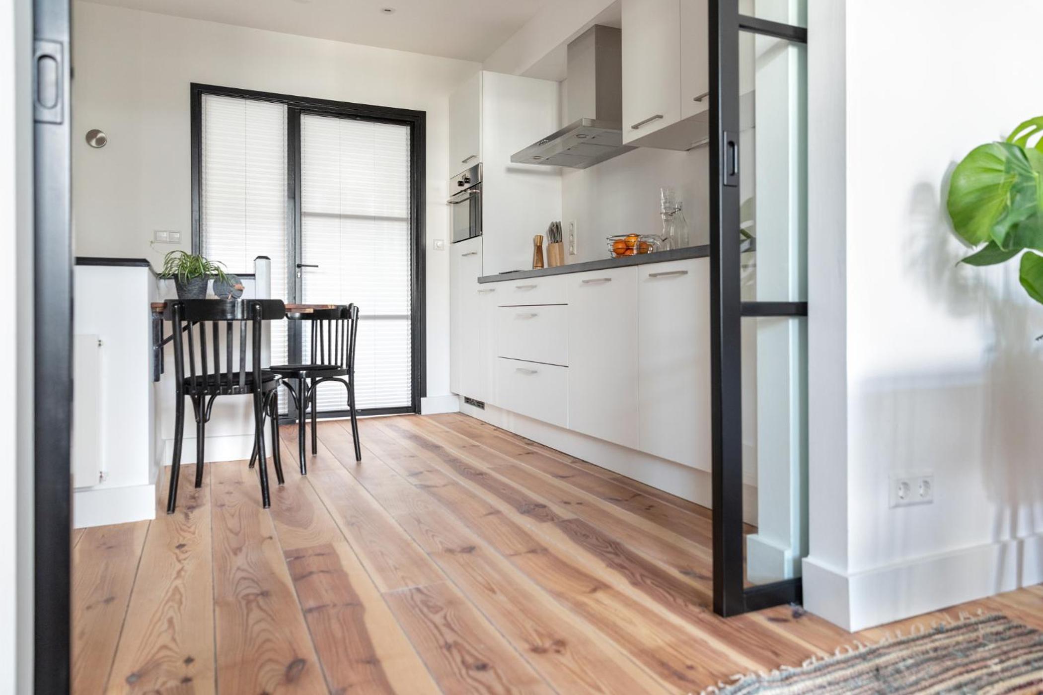 Gorgeous And Stylish Place For Two In Hip West!