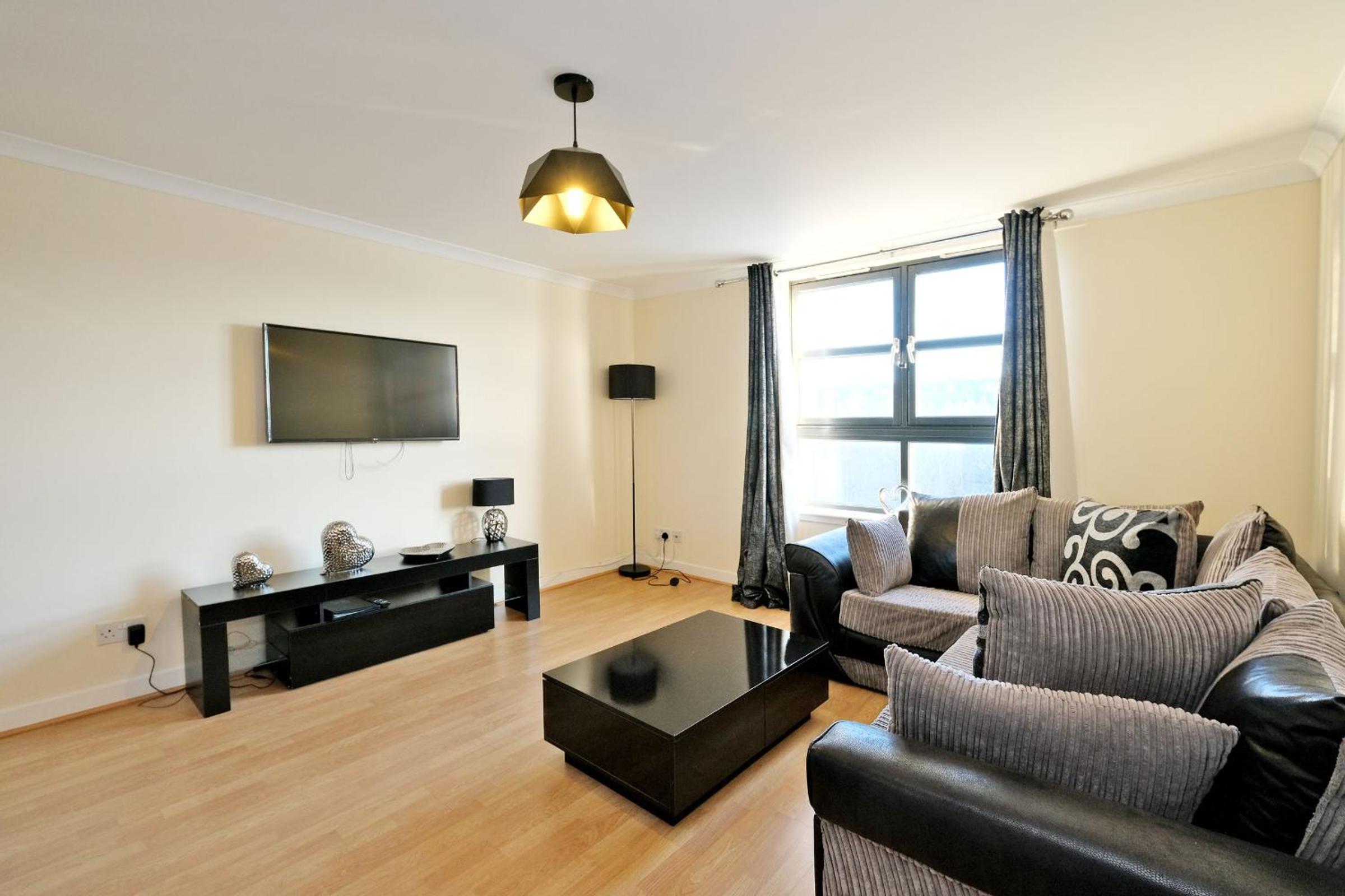 OrangeApartments Riverside Drive,5 Minutes from City Centre view 4