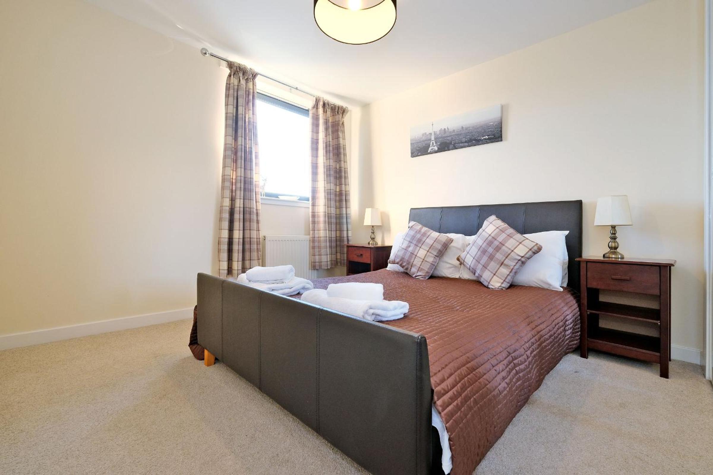 OrangeApartments Riverside Drive,5 Minutes from City Centre view 2