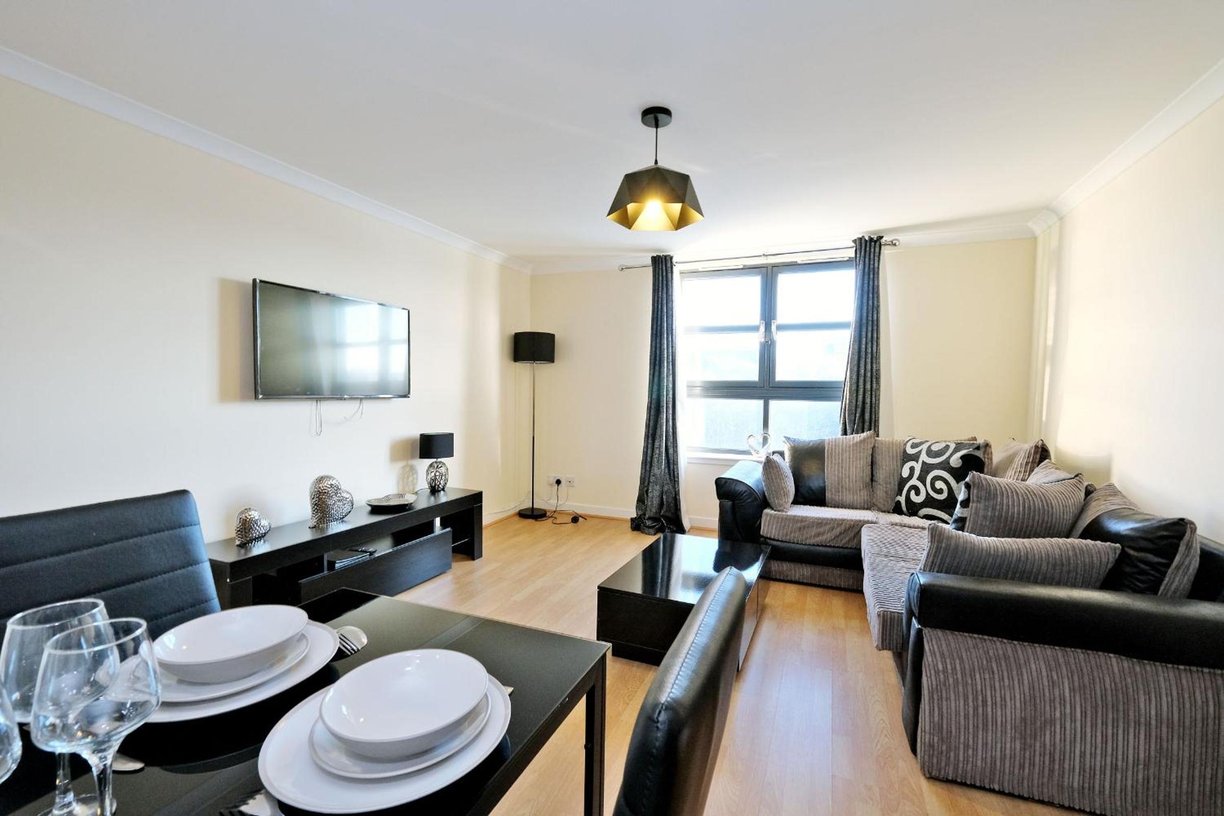 OrangeApartments Riverside Drive,5 Minutes from City Centre view 3