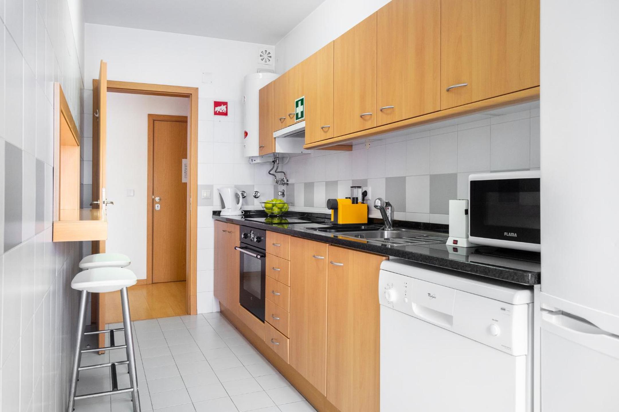 Lisboa, Cidade, Elegant Apartment with Air Cond, Free WIFI and Near Metro, by IG view 4