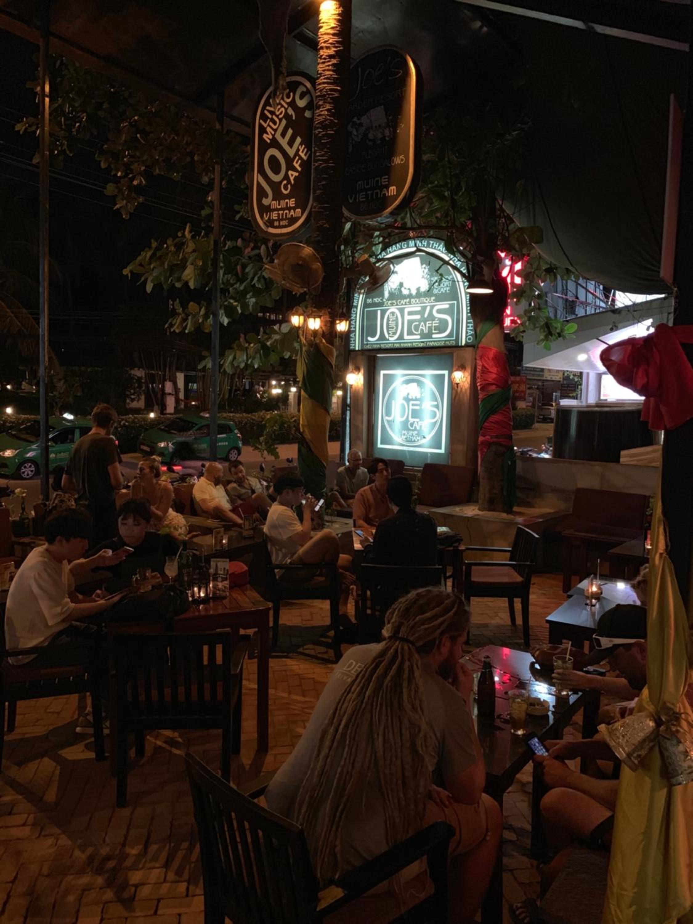 Joe's Cafe & Garden Resort