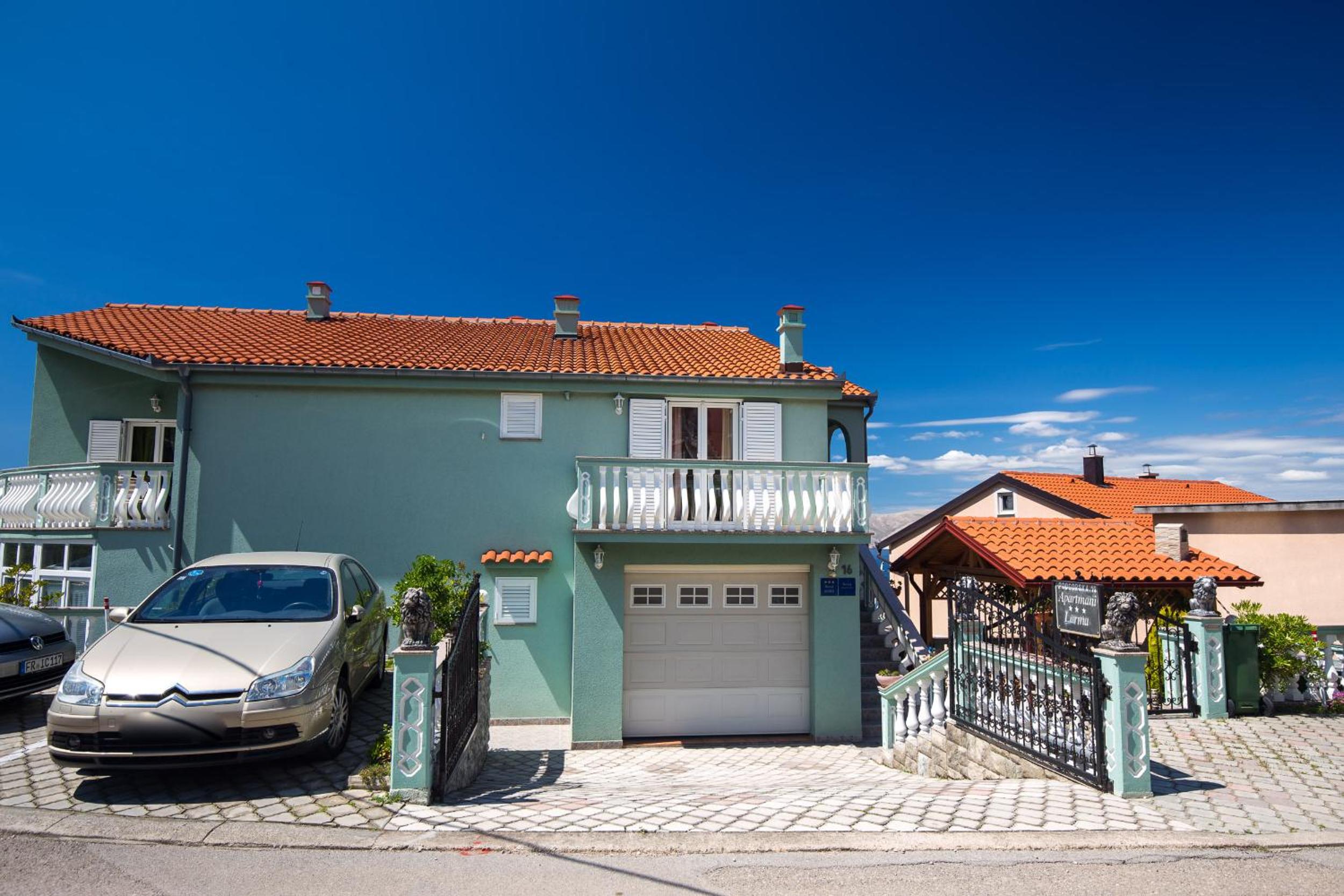 Hotel Holiday Home Larma - Image 1