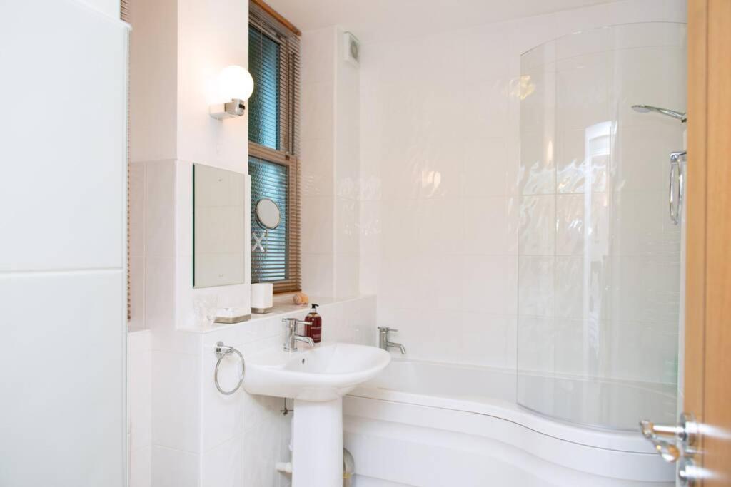 Looe Vacations - Millendreath at Westcliff - Self Catering flat with amazing sea views - Property Image 2