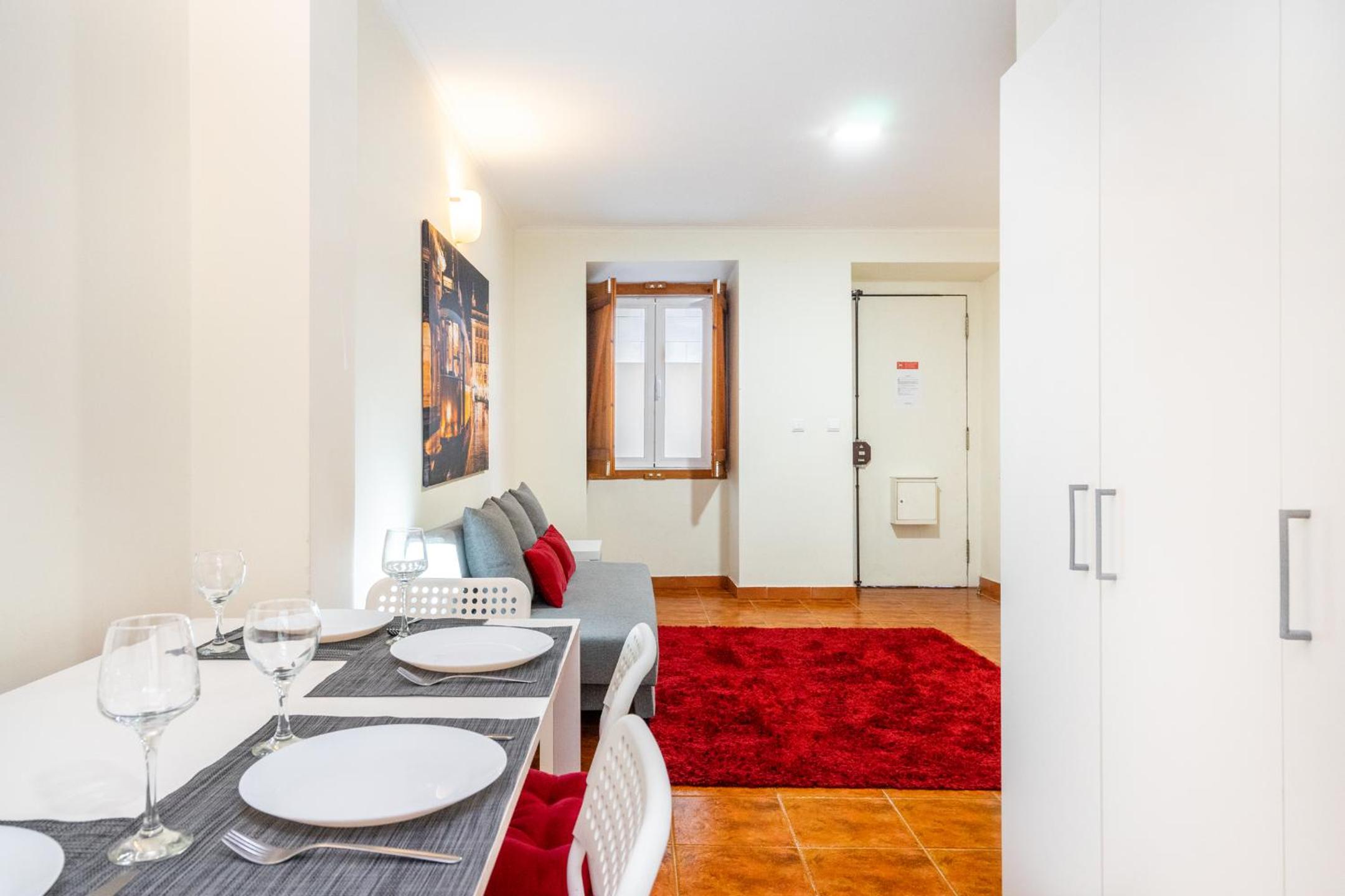 Lisboa, Central Lisbon, Charming Patio House, , WIFI, Air Conditioning, Near Metro, by IG view 3