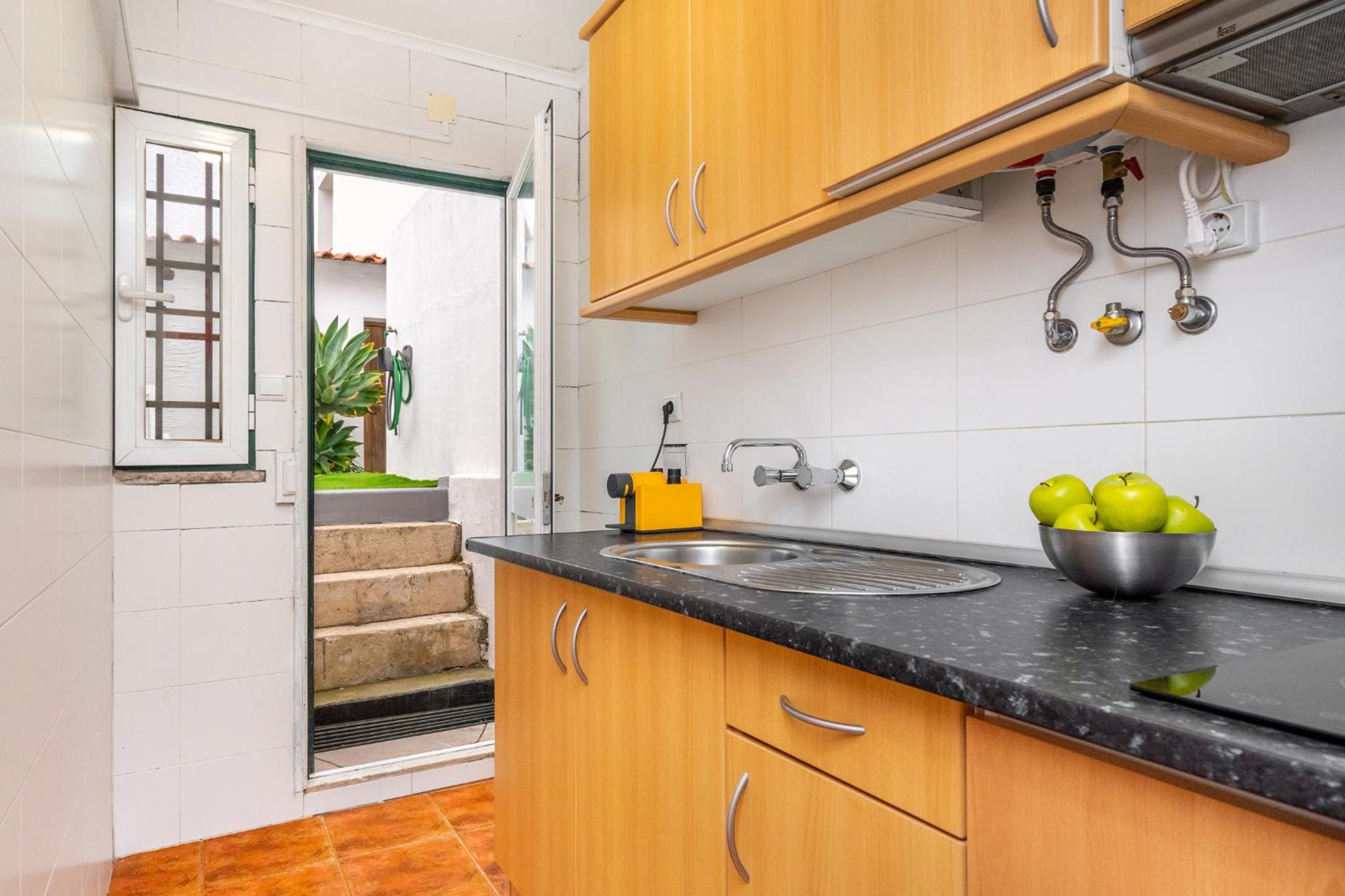 Lisboa, Central Lisbon, Charming Patio House, , WIFI, Air Conditioning, Near Metro, by IG view 4