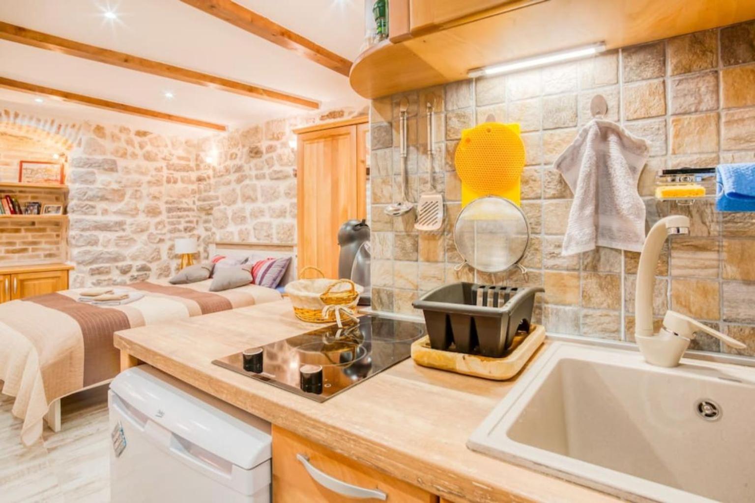 Kotor Bagus - Cozy Boutique Old Town Studio with Seaview Terrace view 4