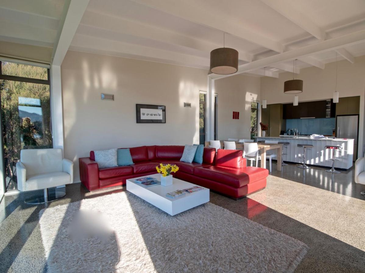 Kotare Point Paradise - Akaroa Holiday Home