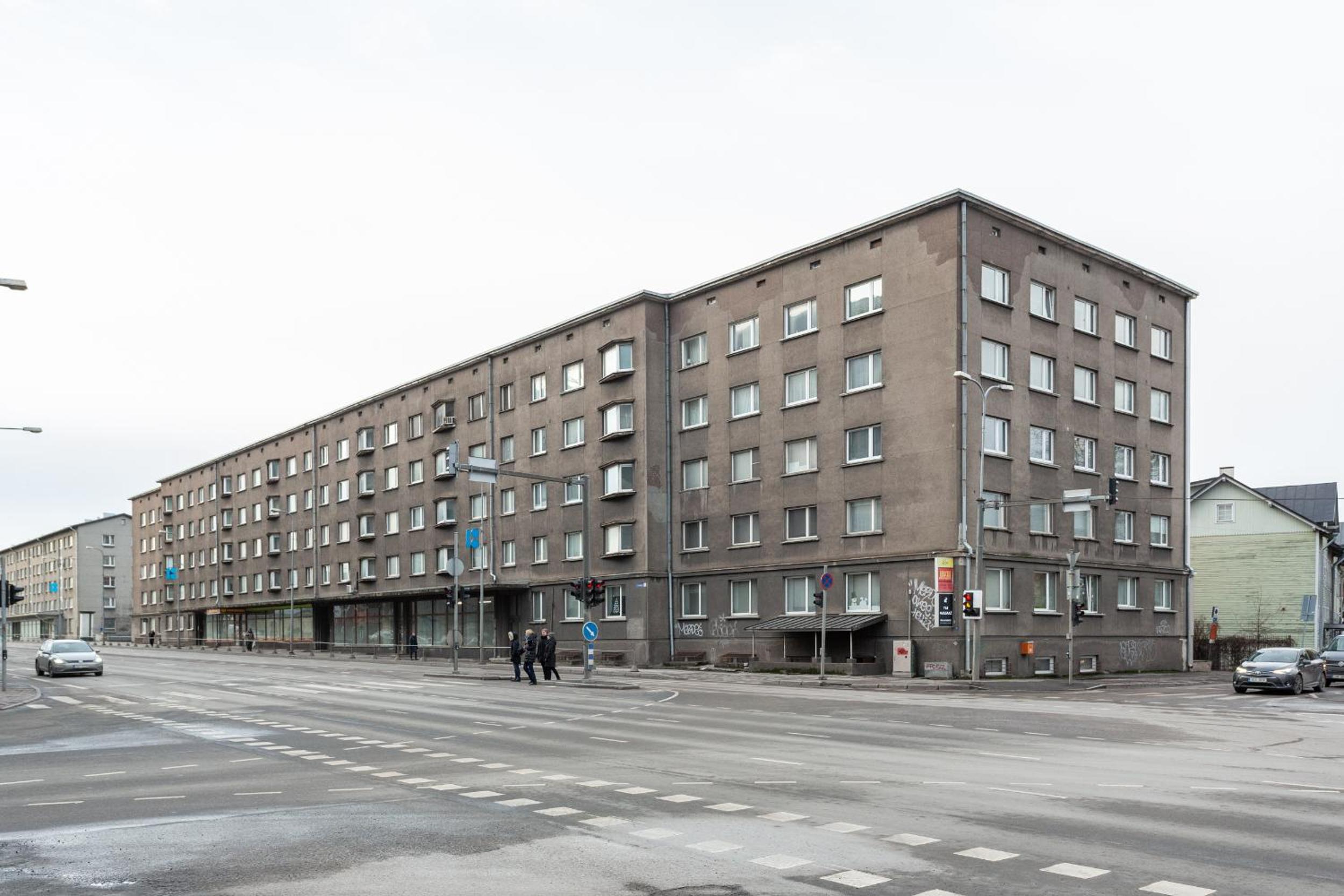 3 room central apartmend 90m2 parking for one car fifth floor and the building does not have an elevator view 5