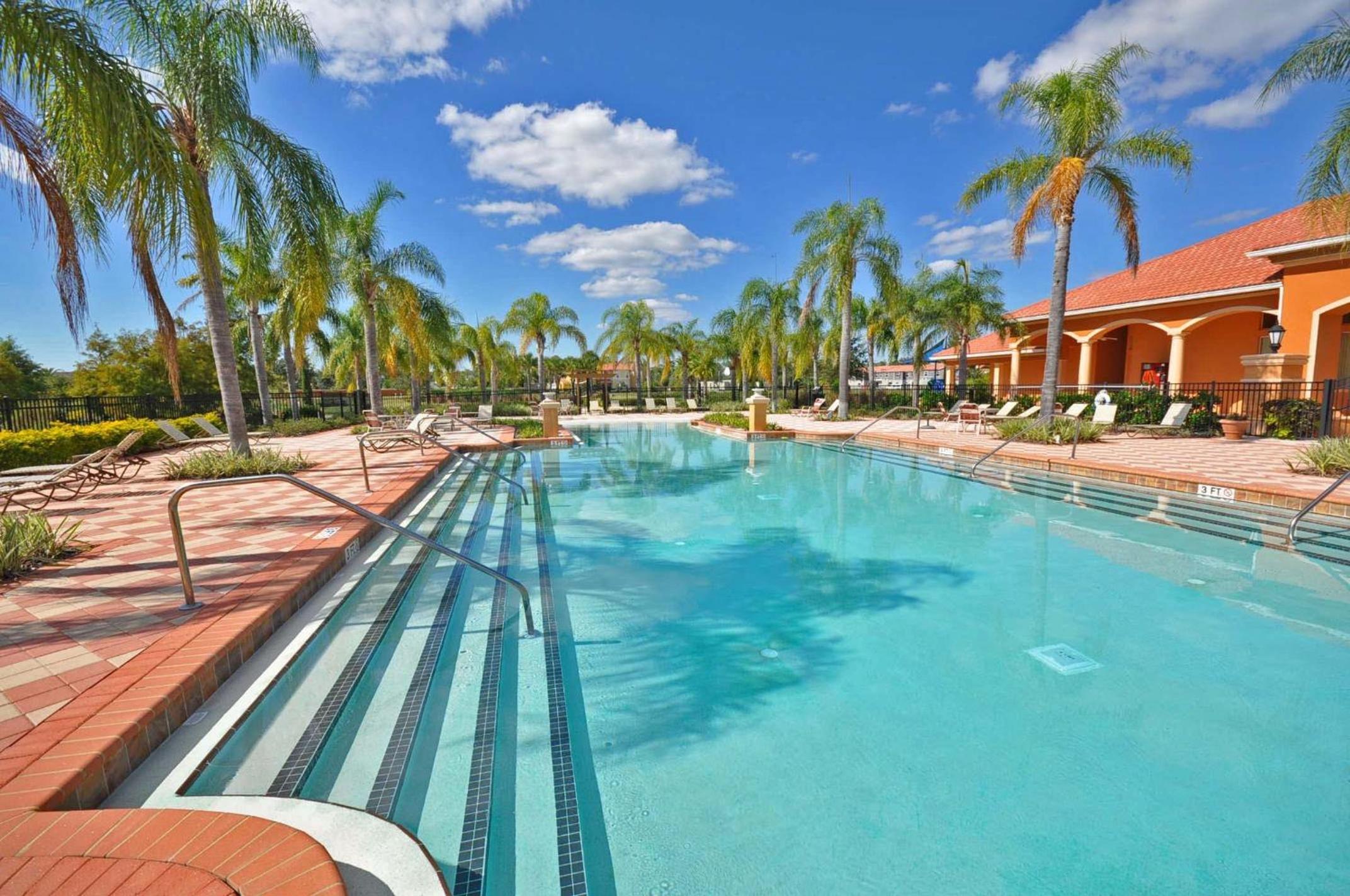 Bella Vida Resort 5 Bedroom Vacation Home with Pool 1870