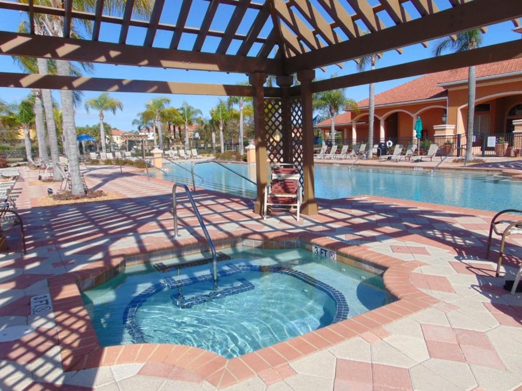 Bella Vida Resort 5 Bedroom Vacation Home with Pool 1870