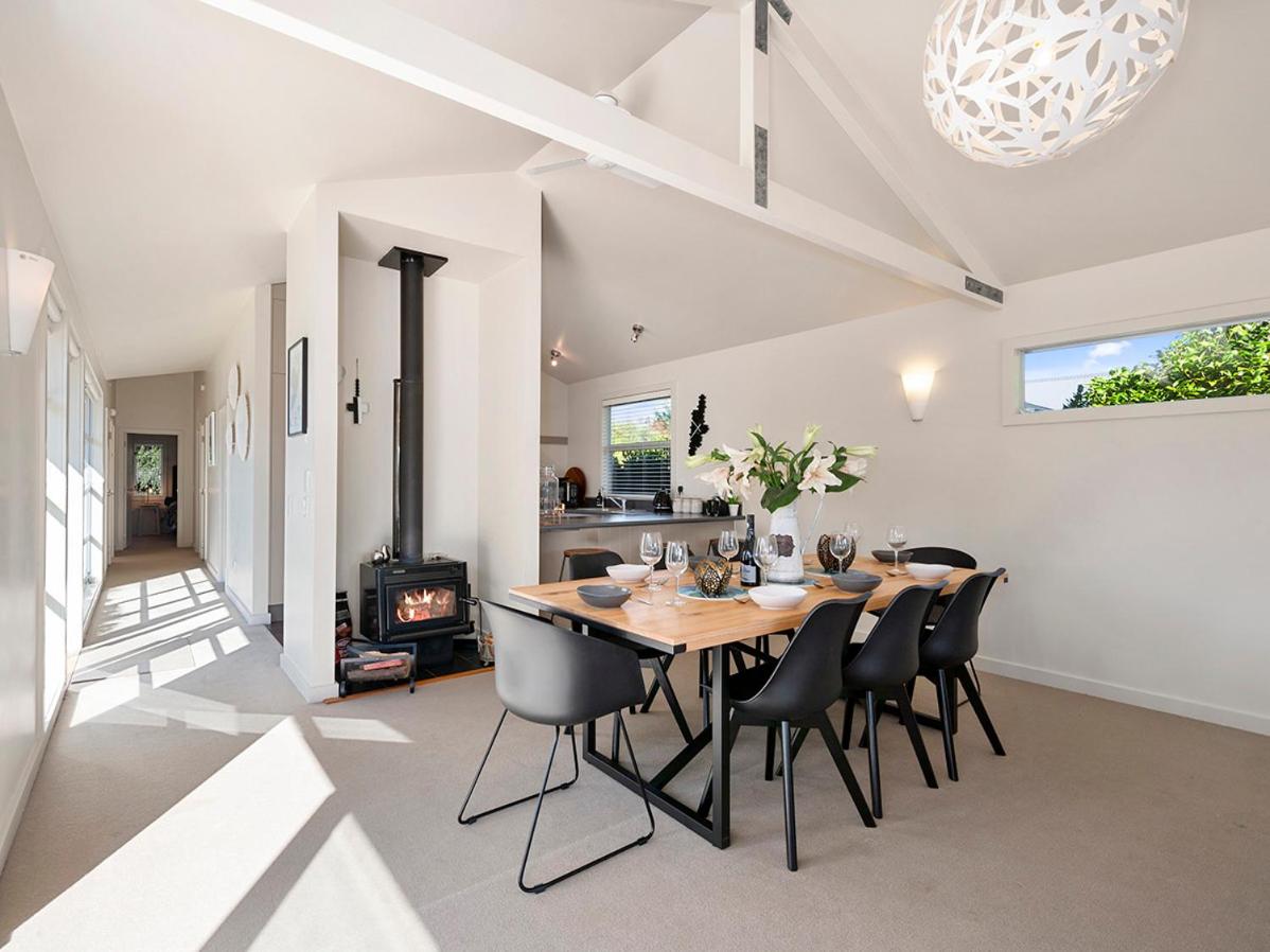 Mahuta Maison - Lake Taupo Holiday Home view 4