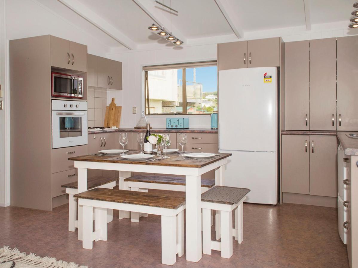 Beachside Beauty - Kuaotunu Holiday Home view 4