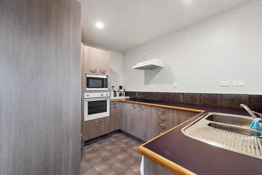 Mount Sunset - Mt Maunganui Townhouse view 3
