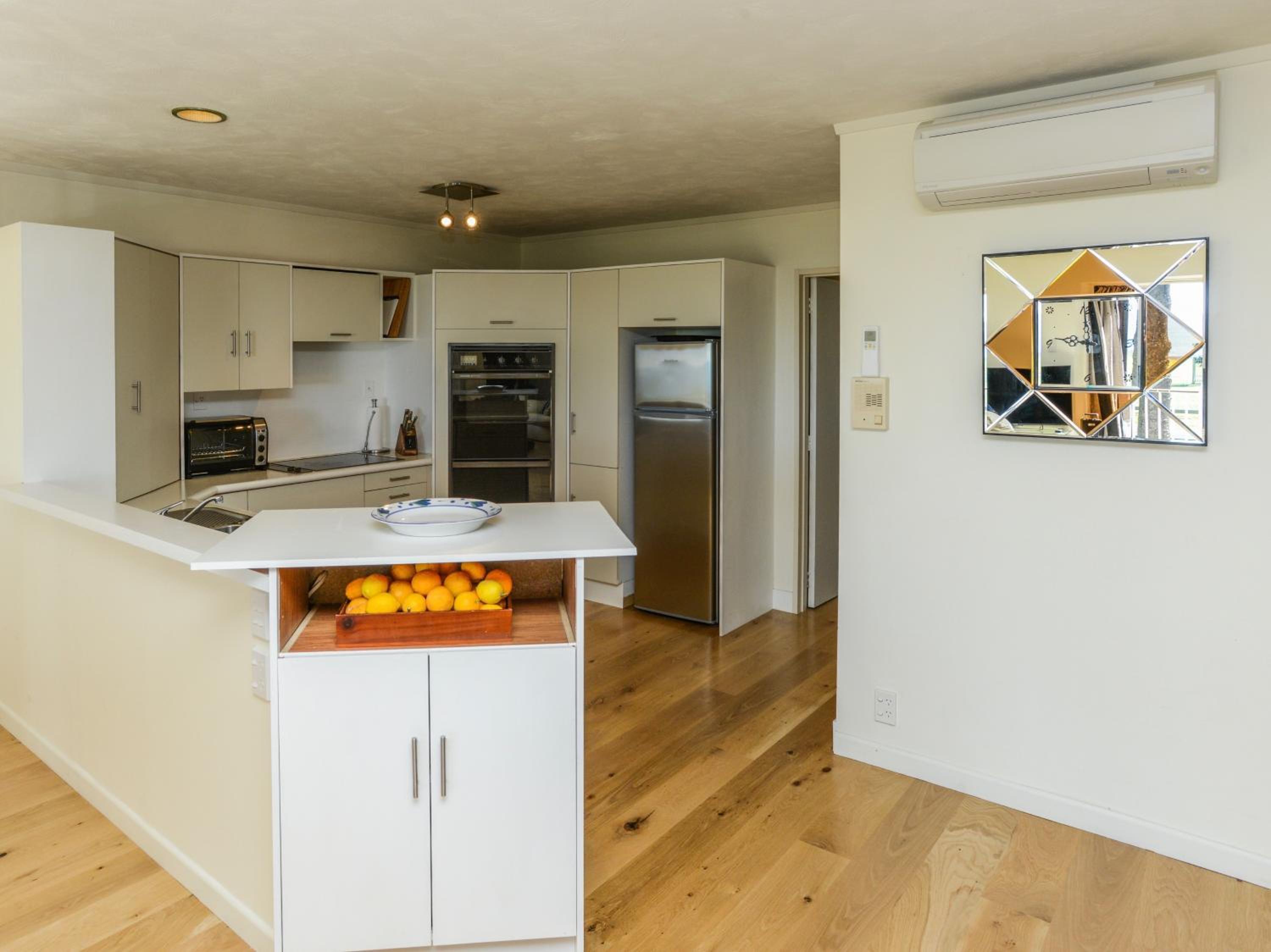 Marine Parade Magic - Napier Holiday Home view 4