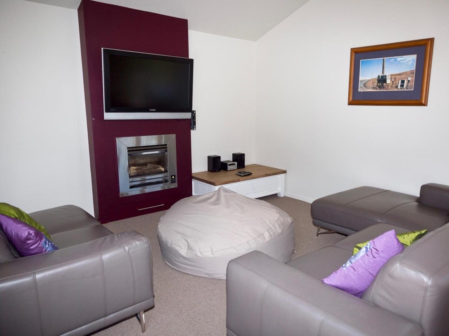 Harakeke House Upstairs - Ohakune Chalet view 5