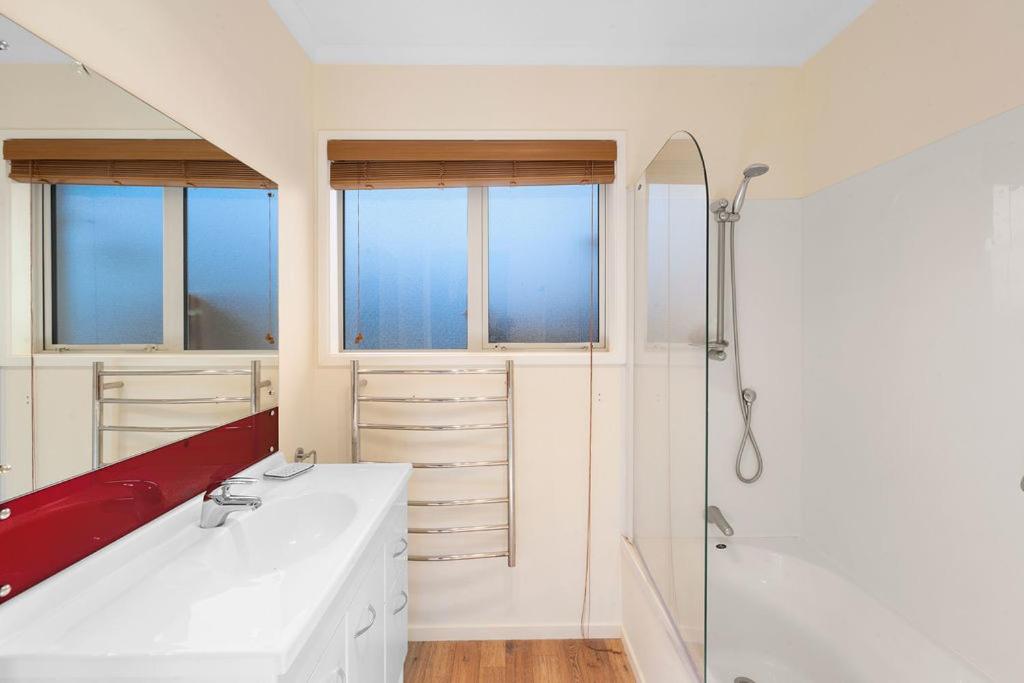 The Purple House - Ohakune Home with Spa Pool view 2