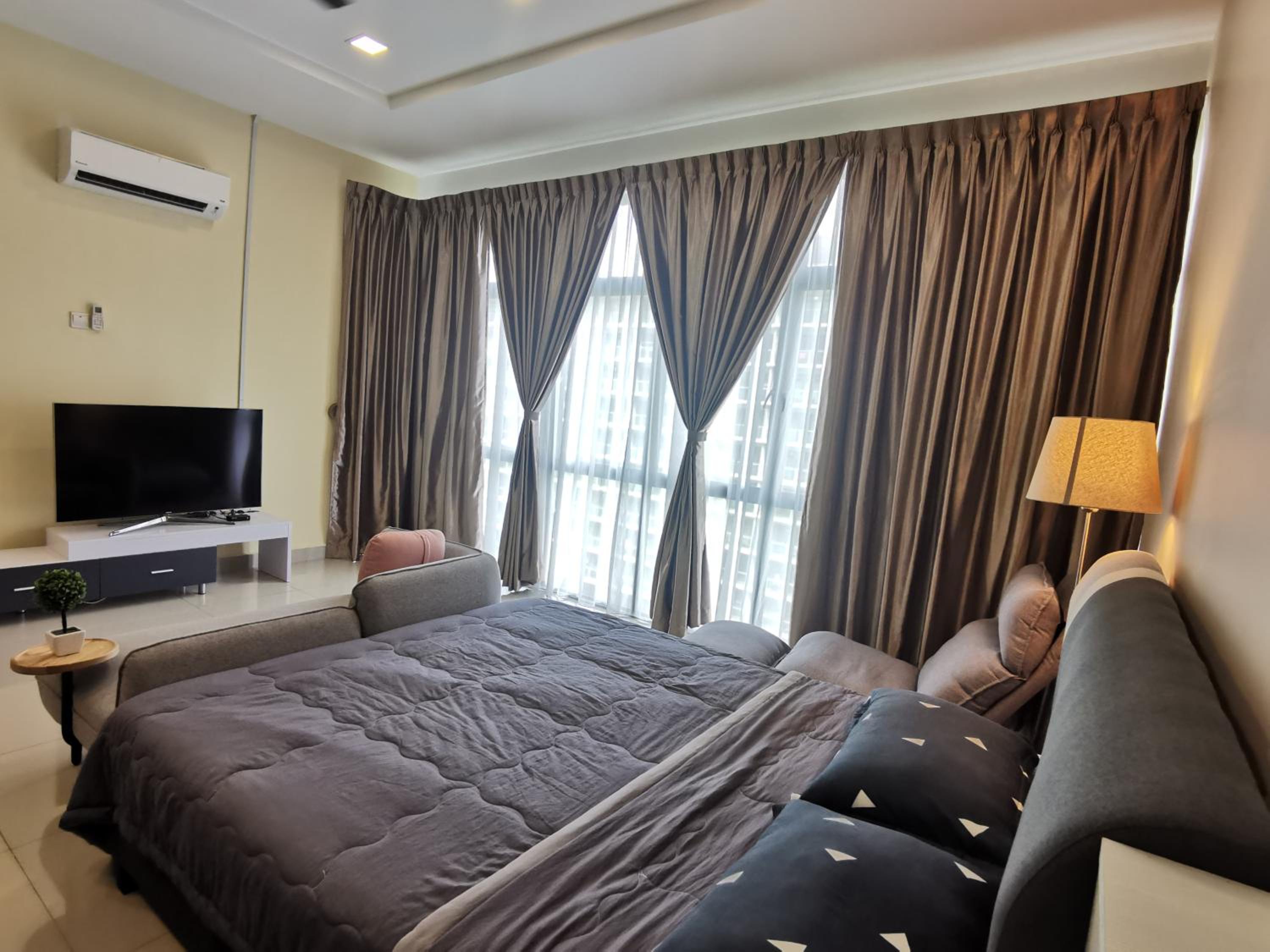Palazio Studio Mount Austin Near Toppen Ikea Homestay By JYNest