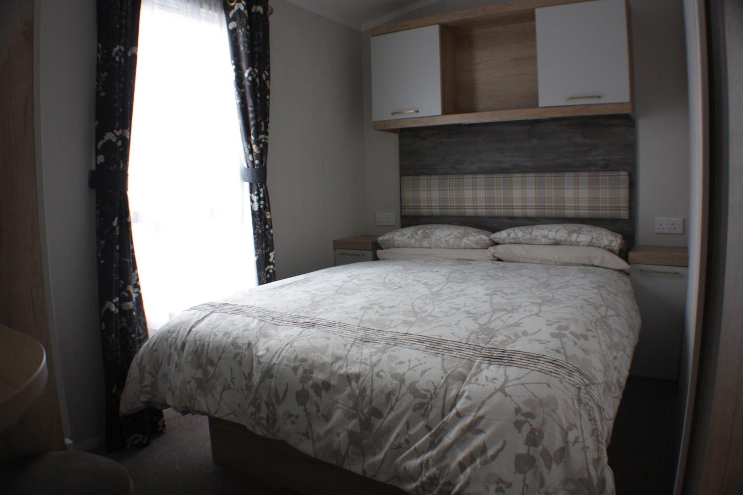 The Royal Clovelly caravan with sea views view 5