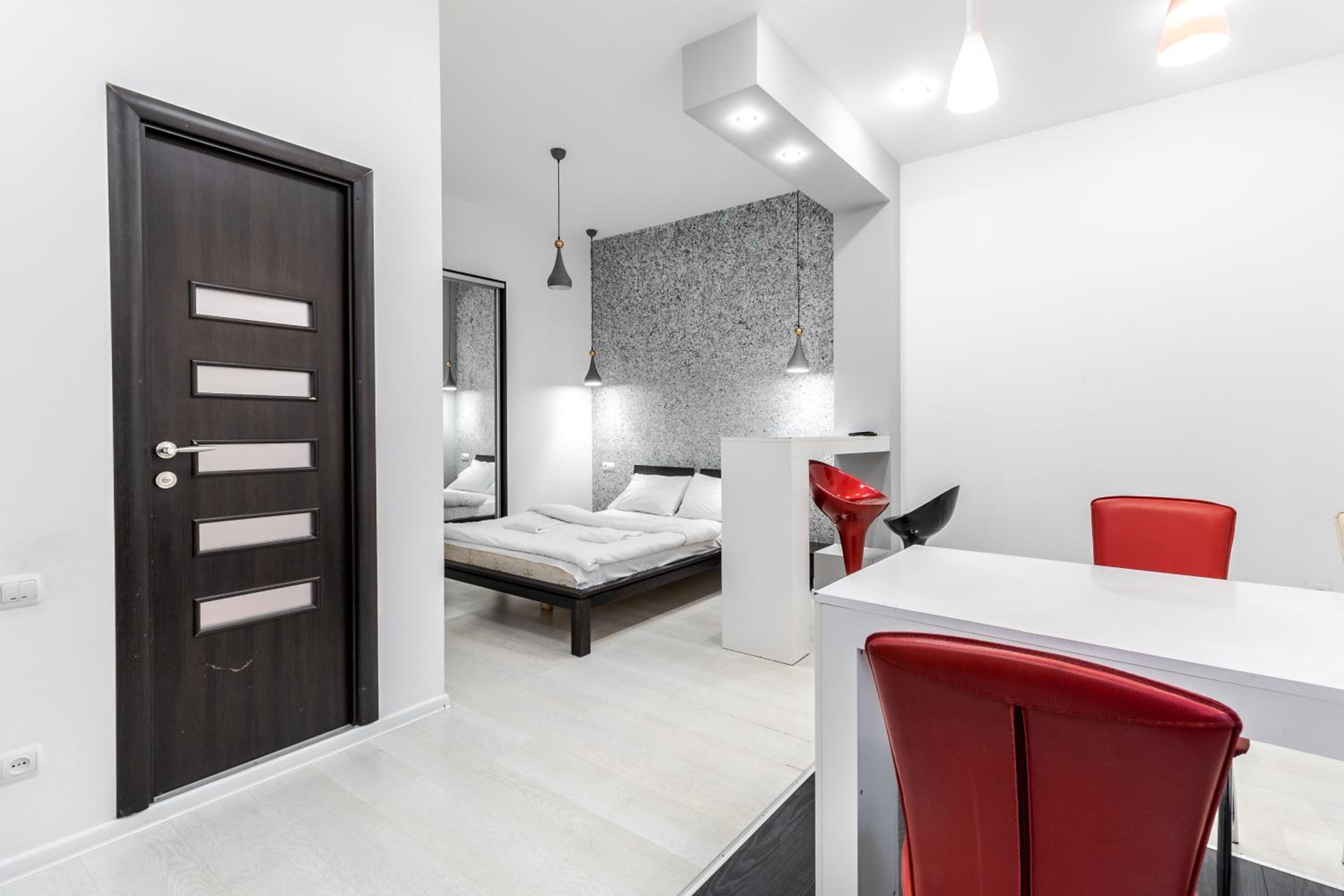 Black and Red squares apartment view 5