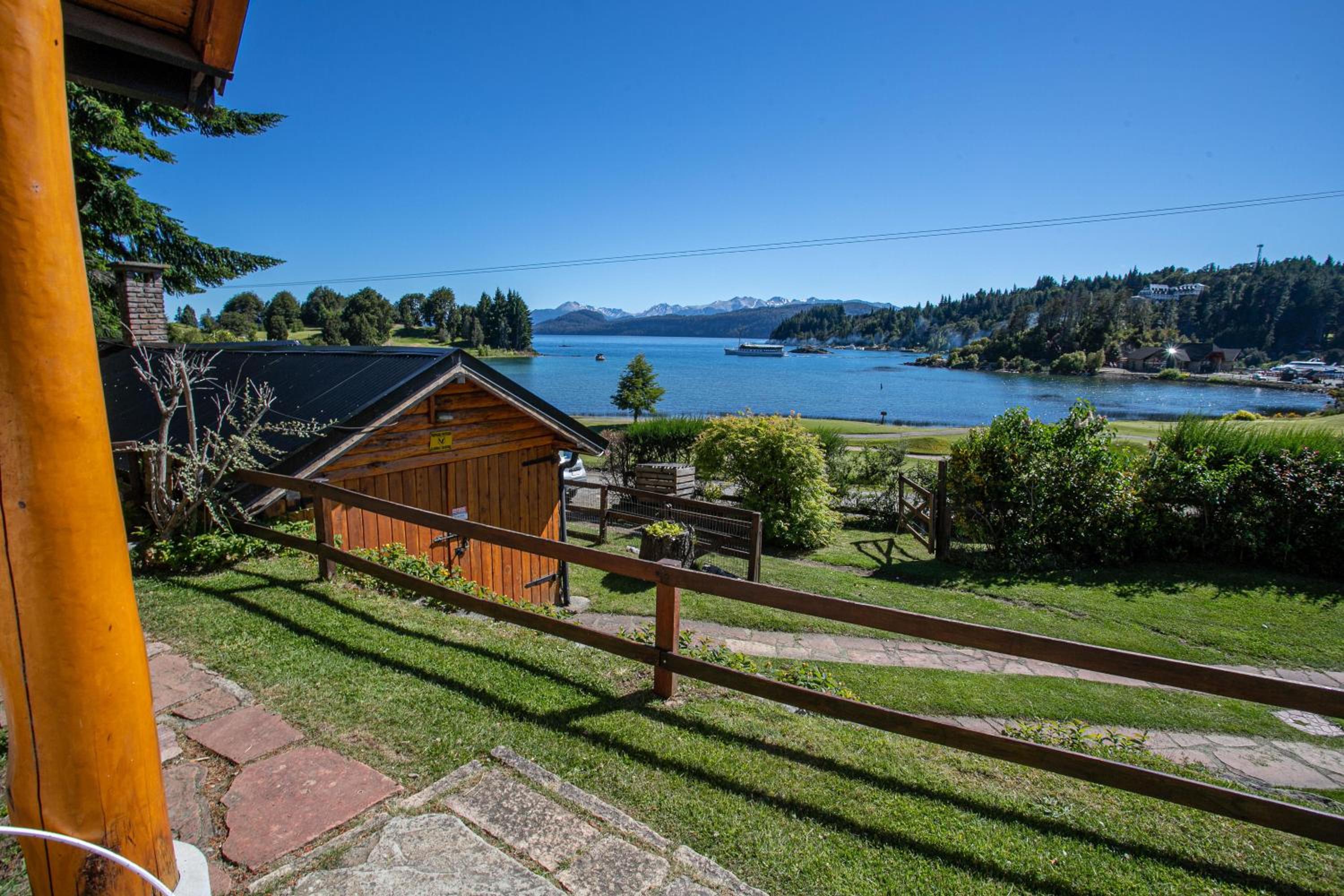 Casa en Llao Llao con vista al lago y campo de golf