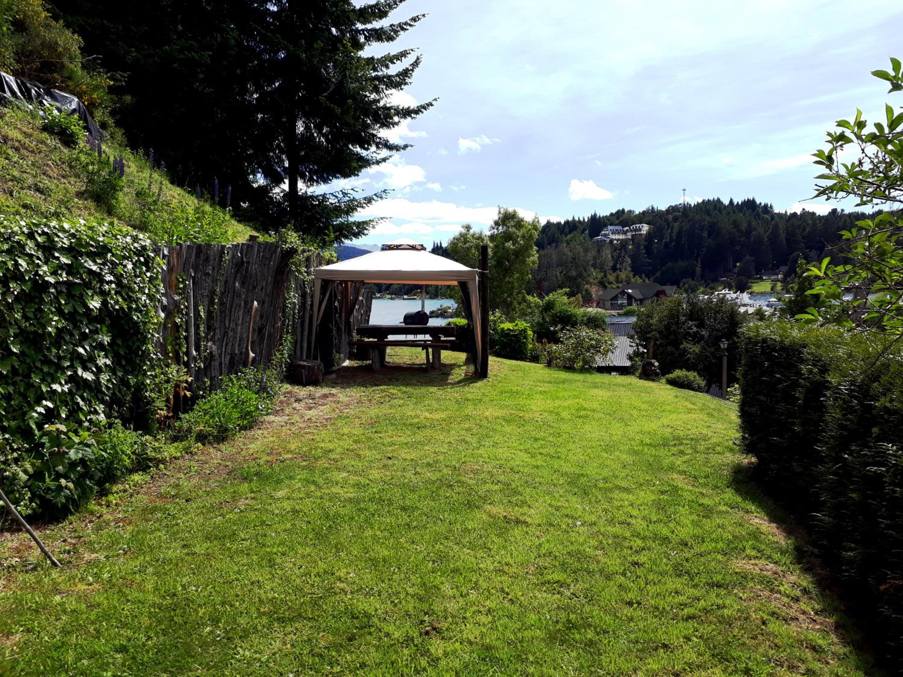 Casa en Llao Llao con vista al lago y campo de golf
