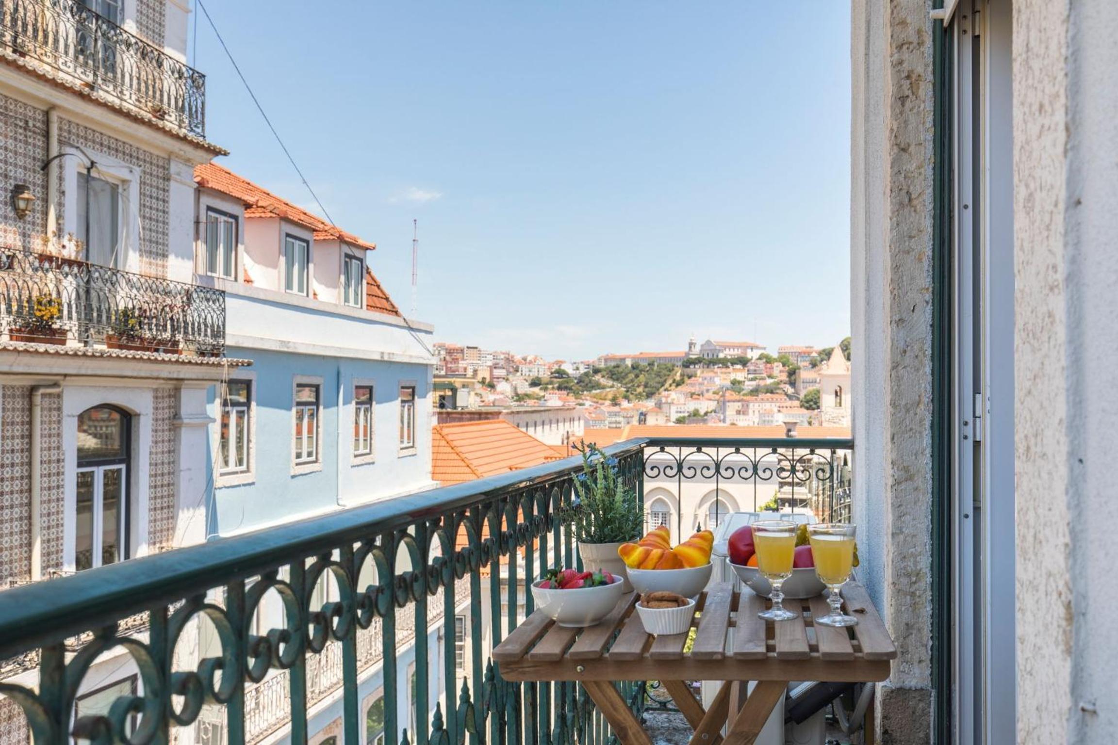 Charming Chiado 2Bedr W/Balcony and View view 5