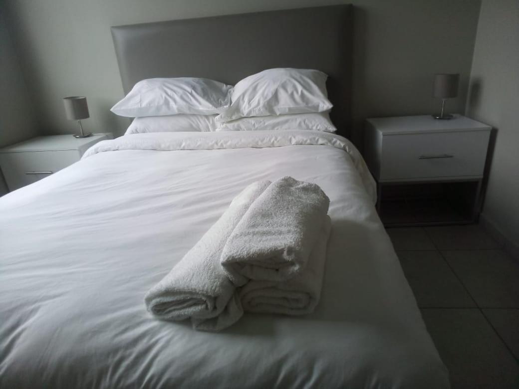 One Perfect Stay Median Rosebank