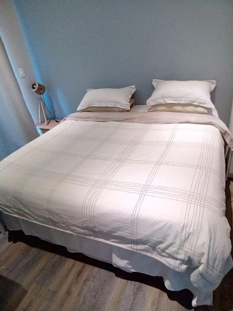 One Perfect Stay Median Rosebank