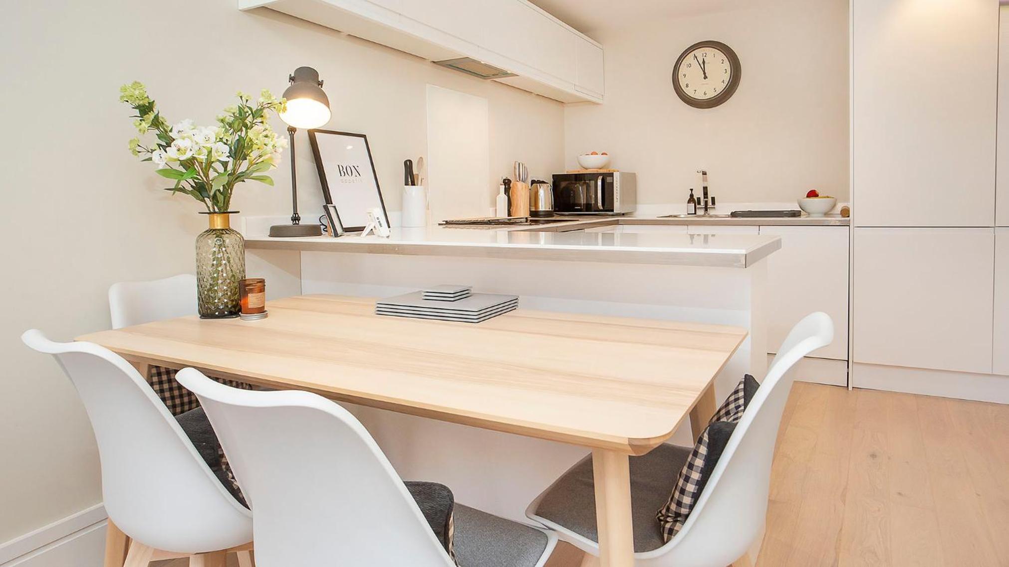 Compton Lodge Luxury apartment-Free Parking view 5