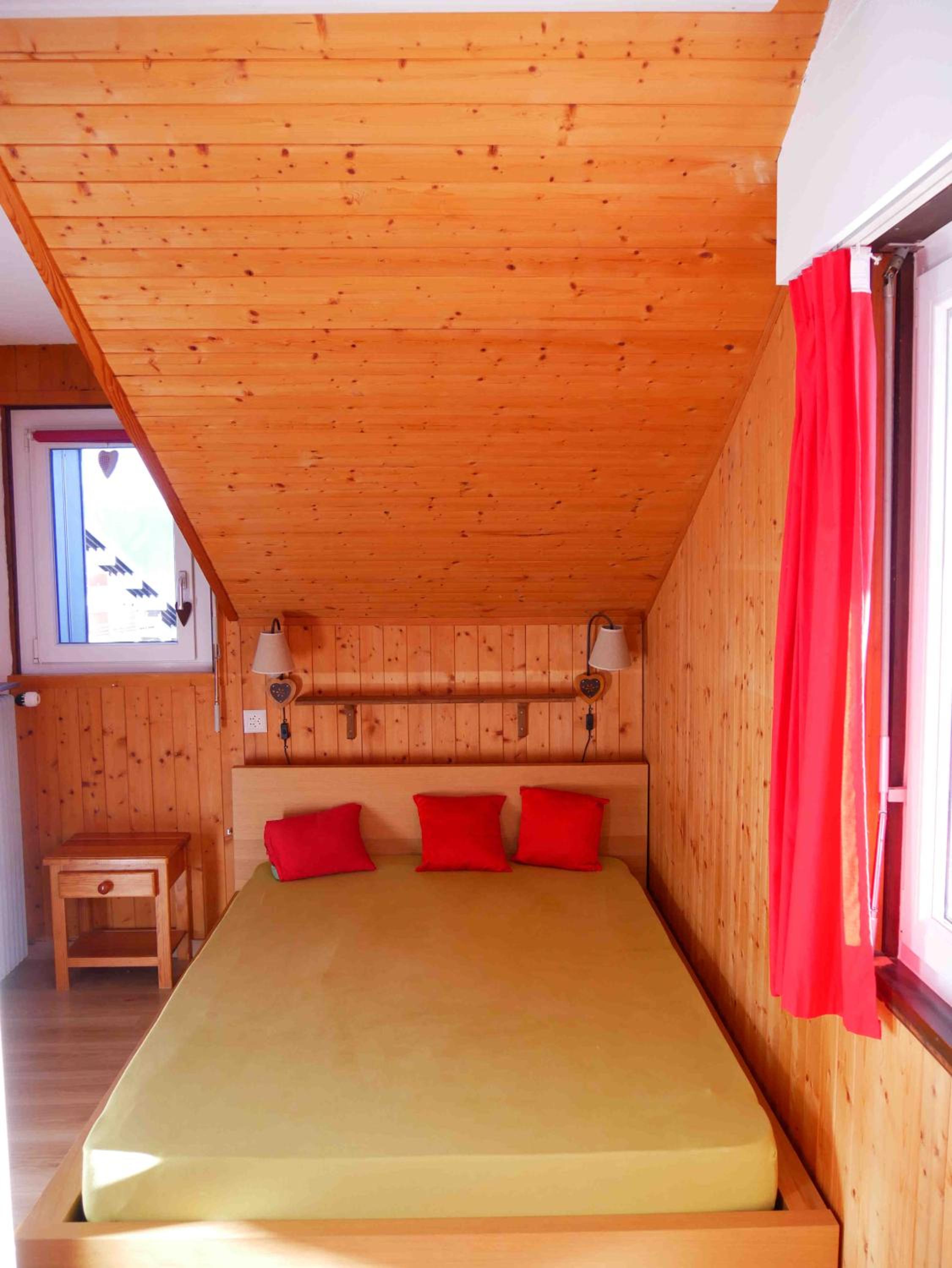 Romantic Chalet-Style Flat with Mountain View view 5