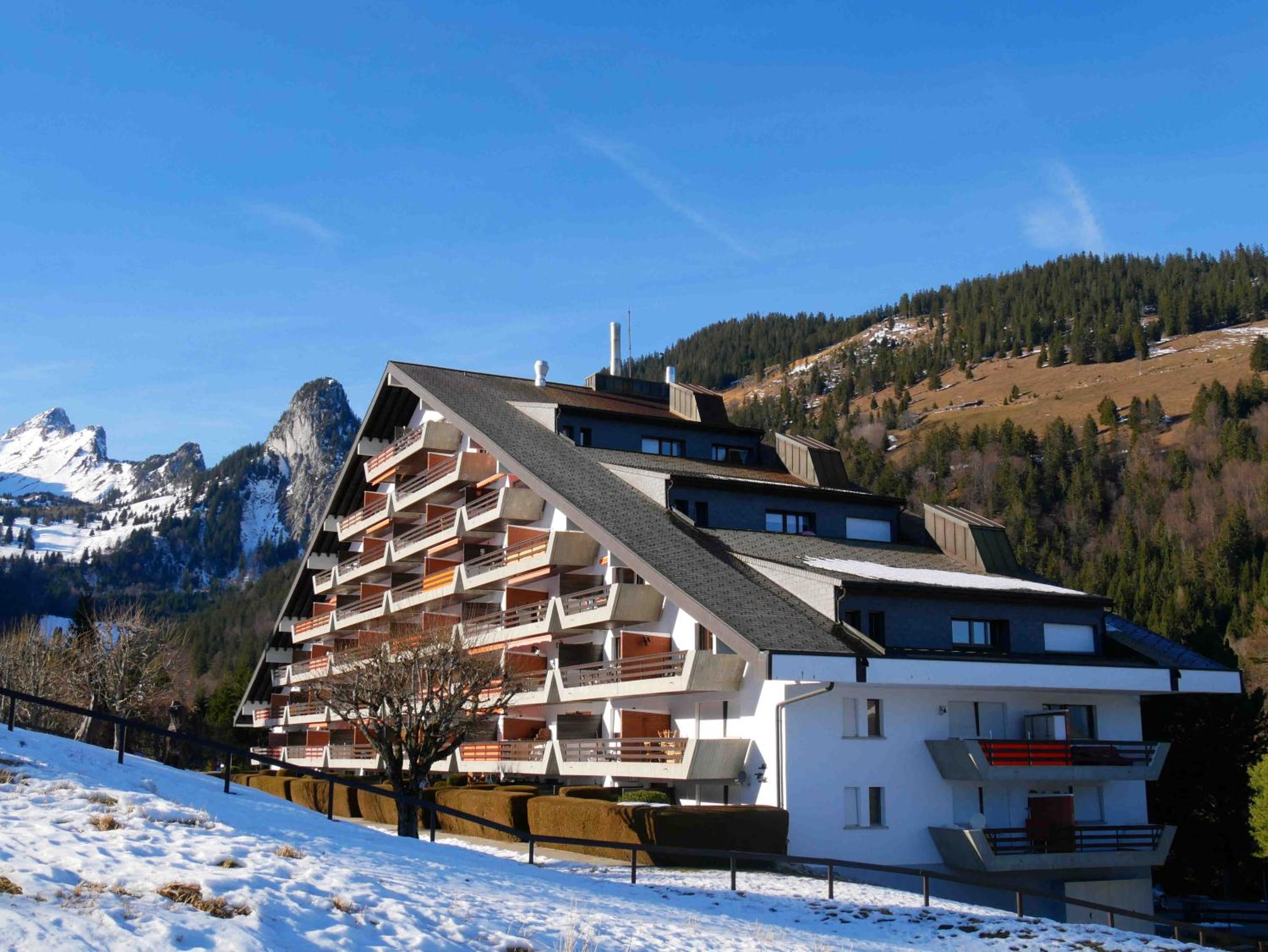 Romantic Chalet-Style Flat with Mountain View view 2