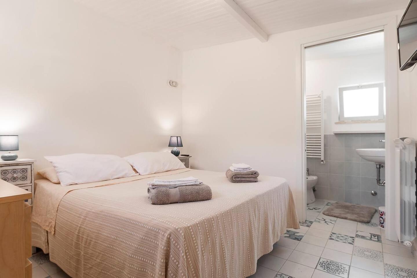 Villa LA CESA & Villino LA CASETTA Holiday Houses CON JACUZZI