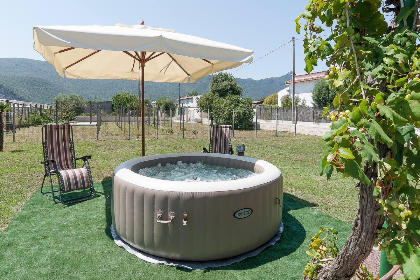 Villa LA CESA & Villino LA CASETTA Holiday Houses CON JACUZZI