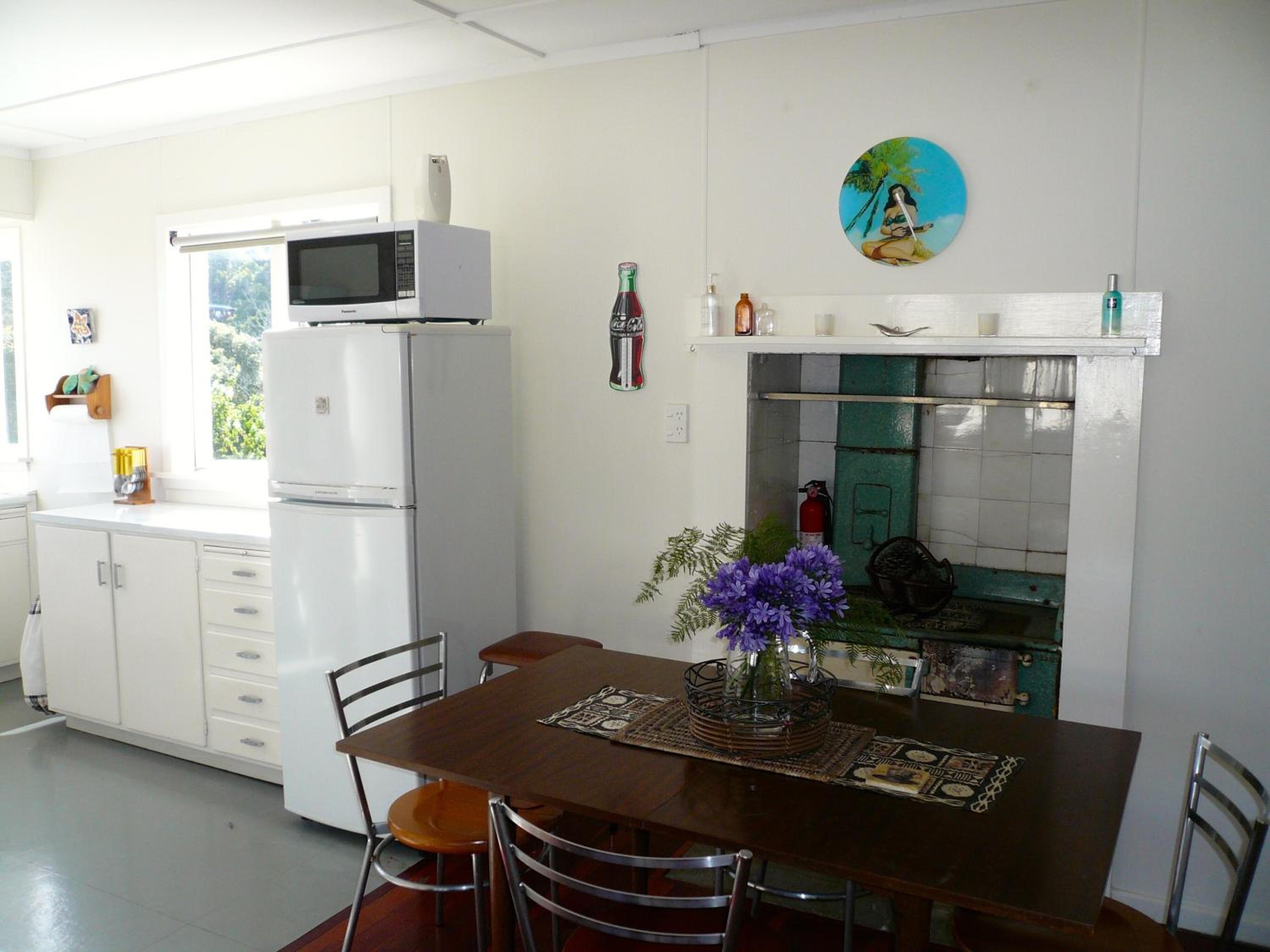 Ridge Cottage - Oneroa Holiday Home view 3
