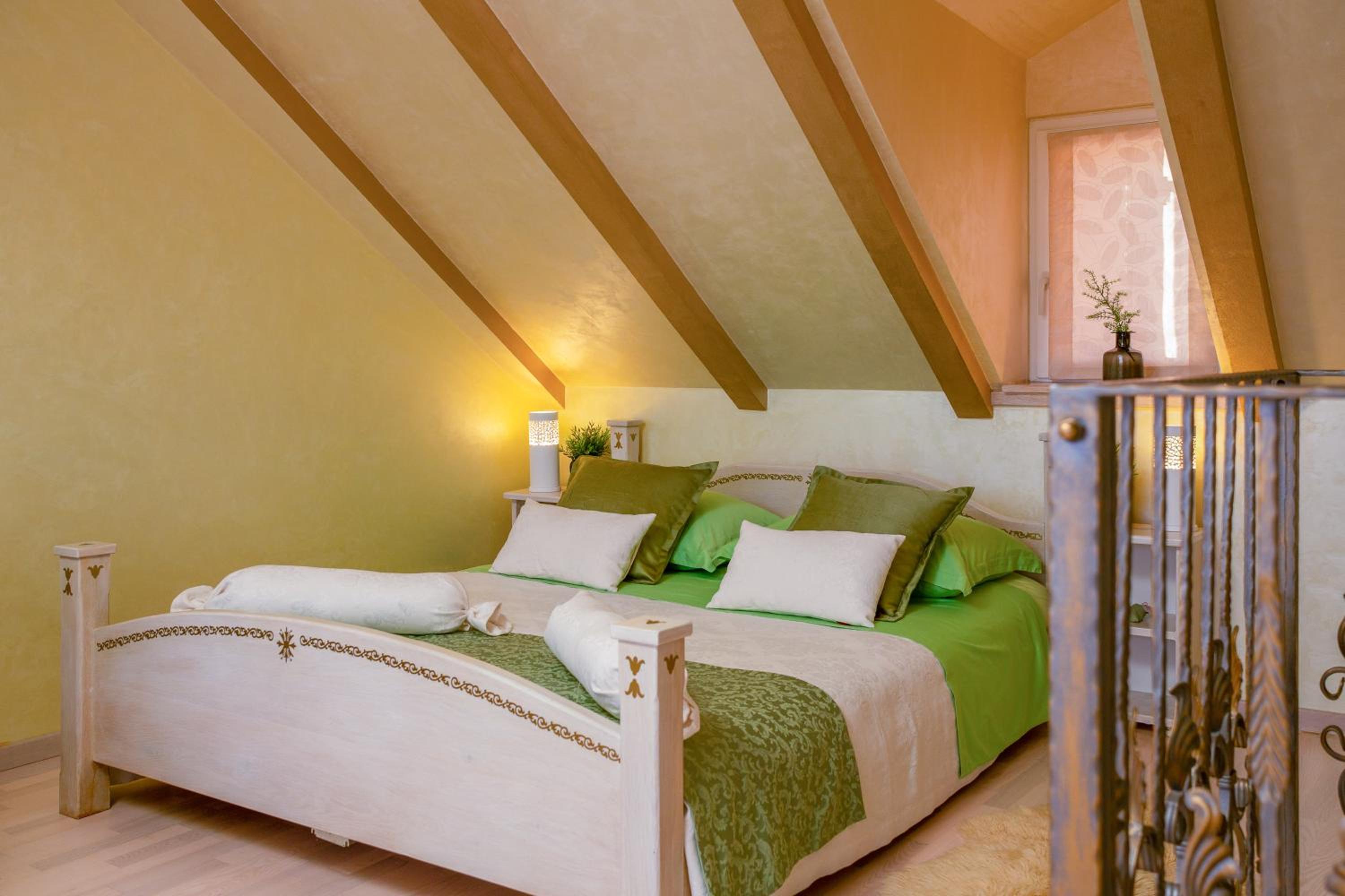 Royal Apartment Varos view 2