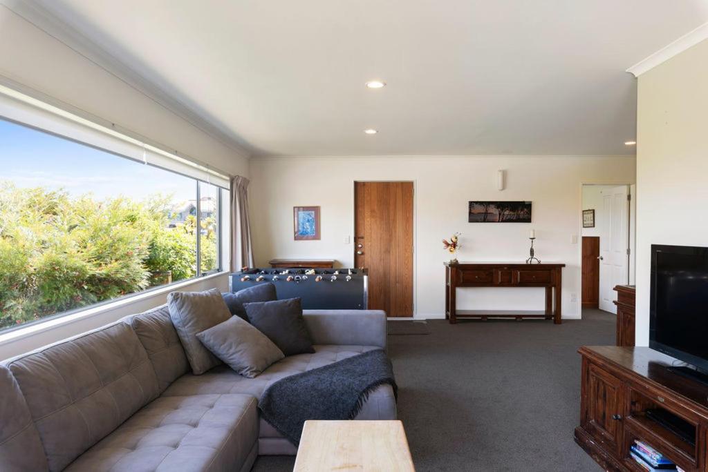 Sun on Seaview - Paraparaumu Beach Holiday Home