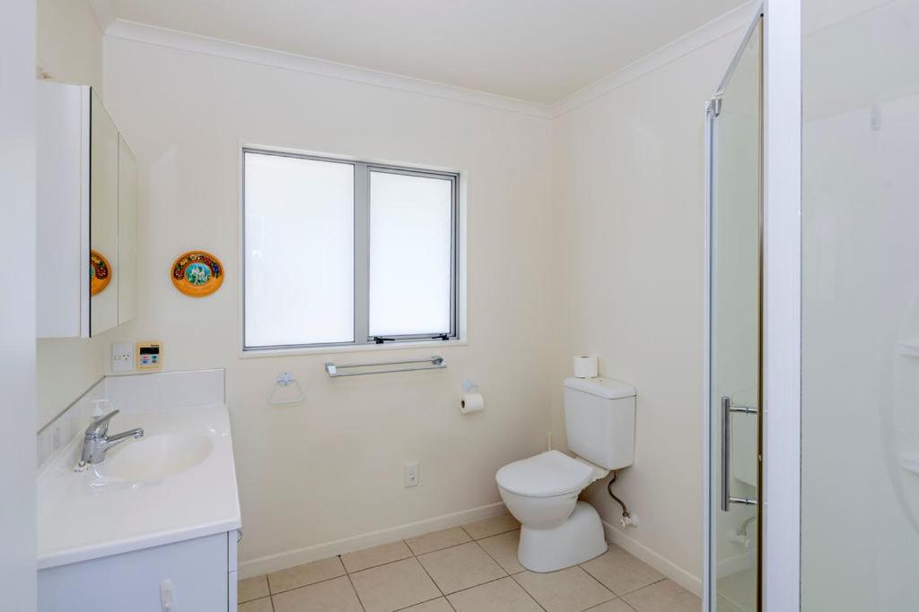 Sun on Seaview - Paraparaumu Beach Holiday Home, photo 10
