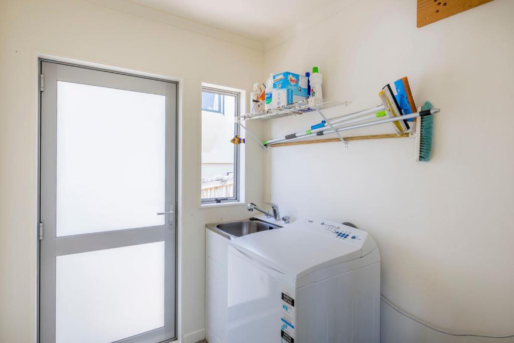 Sun on Seaview - Paraparaumu Beach Holiday Home, photo 21