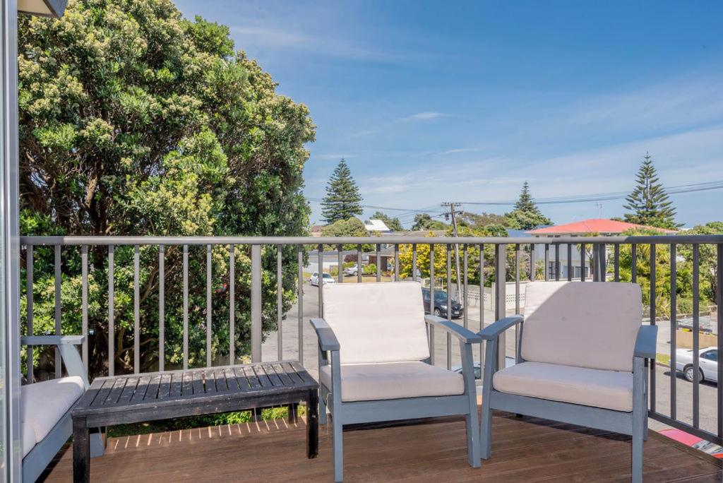 Sun on Seaview - Paraparaumu Beach Holiday Home
