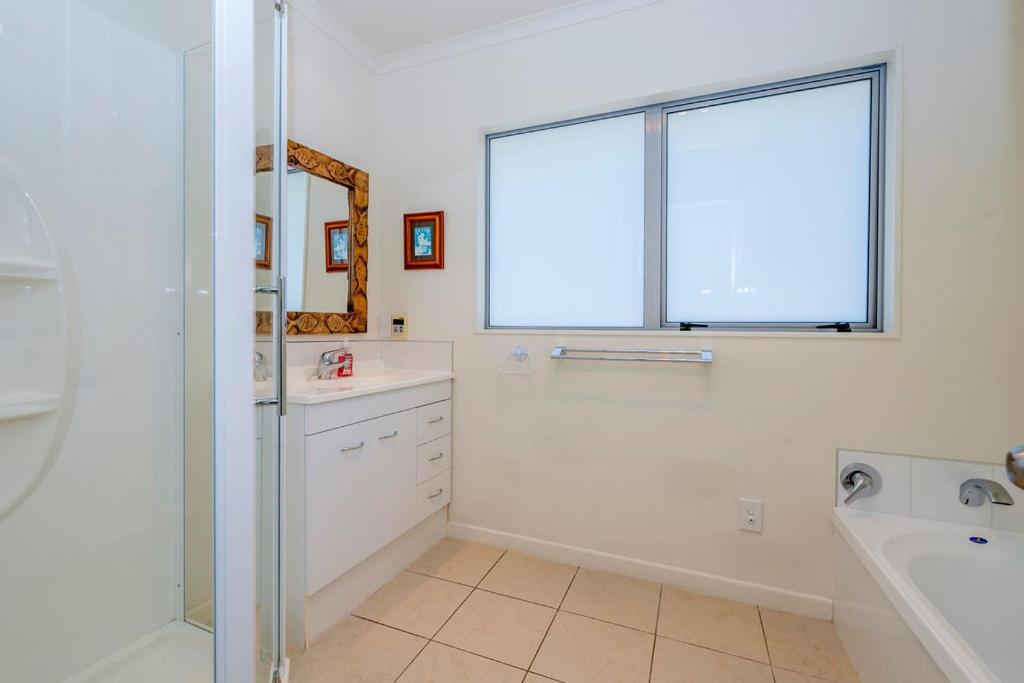Sun on Seaview - Paraparaumu Beach Holiday Home, photo 12