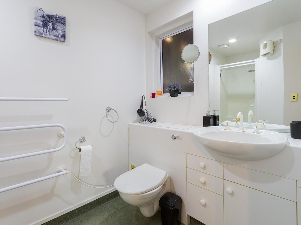 Queenstown Haven - Queenstown Holiday Home view 5