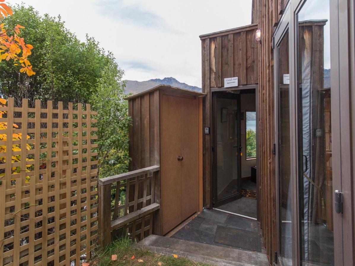Crows Nest - Queenstown Holiday Home view 3