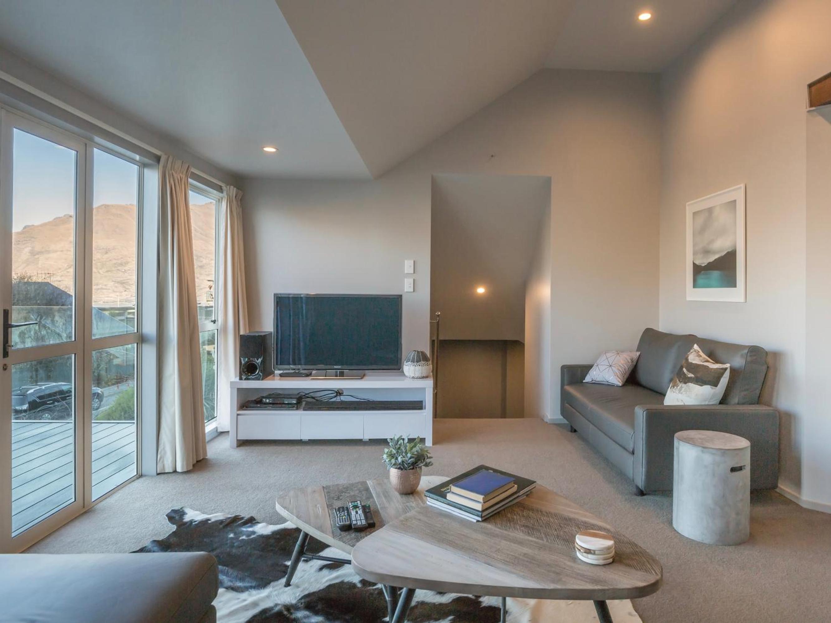 Wakatipu Views - Queenstown Holiday Home view 3