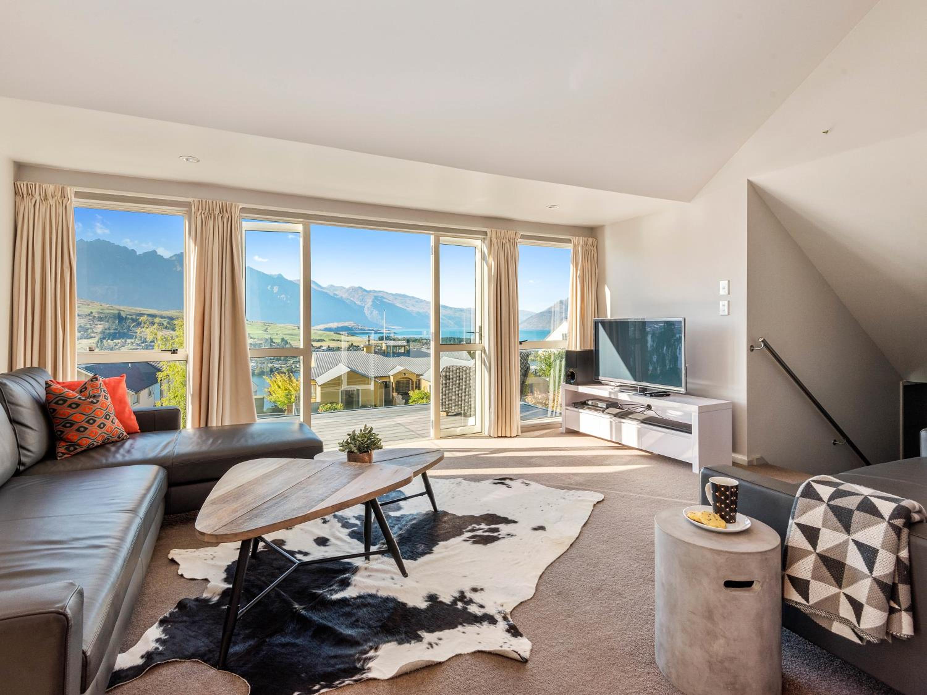 Wakatipu Views - Queenstown Holiday Home view 4