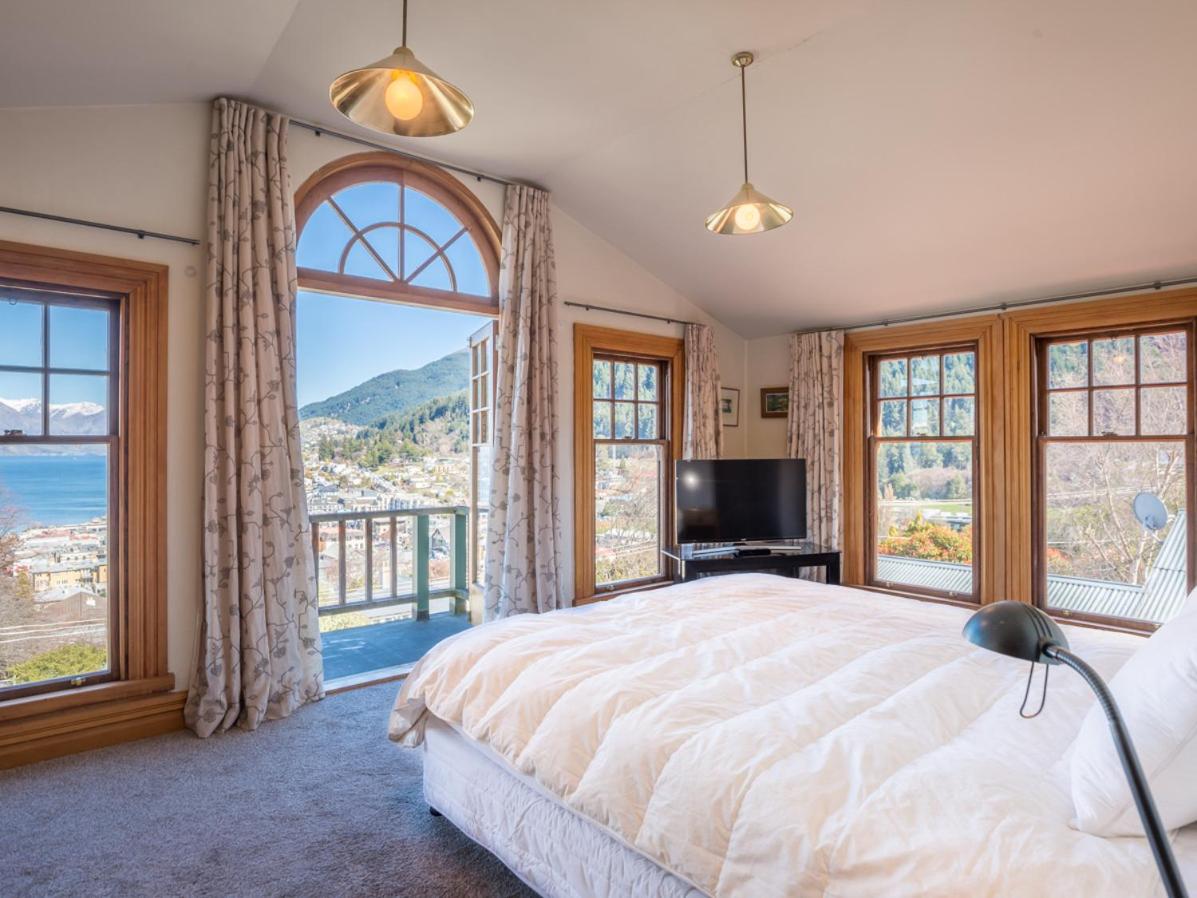 McAlister House - Queenstown Holiday Home view 5