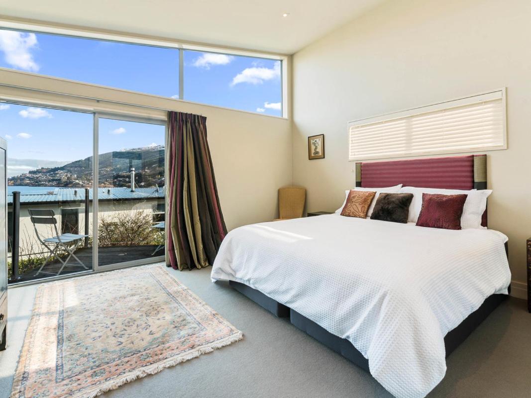 Lake Views on Yewlett - Queenstown Holiday Home