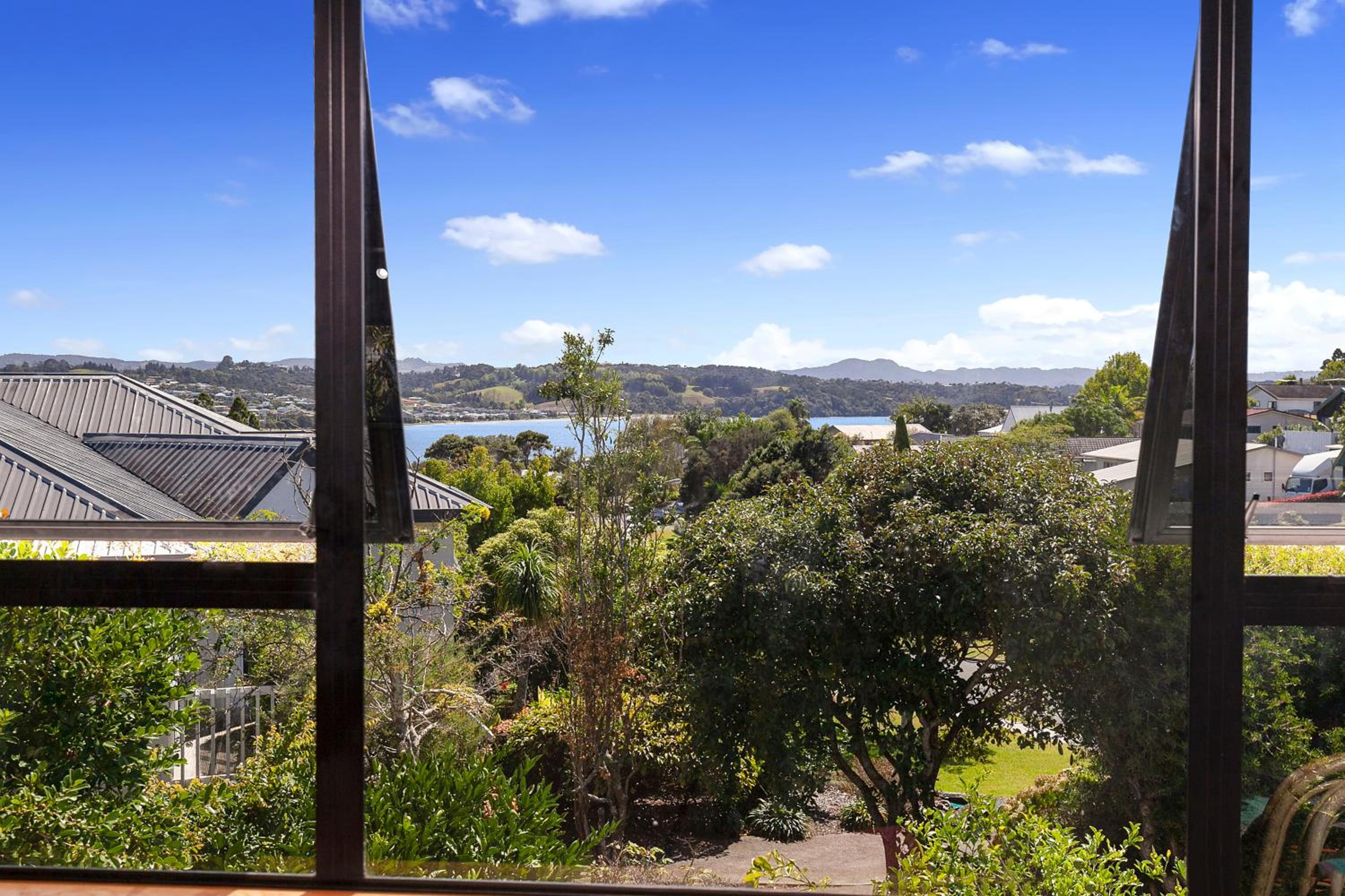 Serene at Snells - Snells Beach Bach view 5