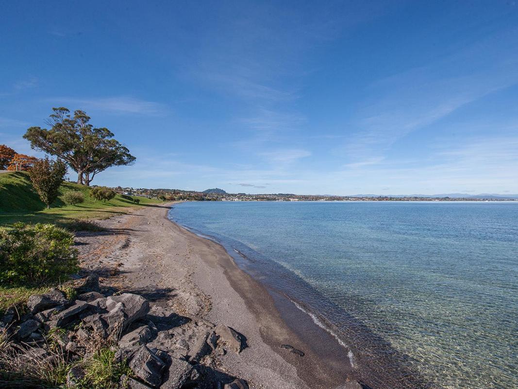 Roberts Retreat - Taupo Holiday Home view 5