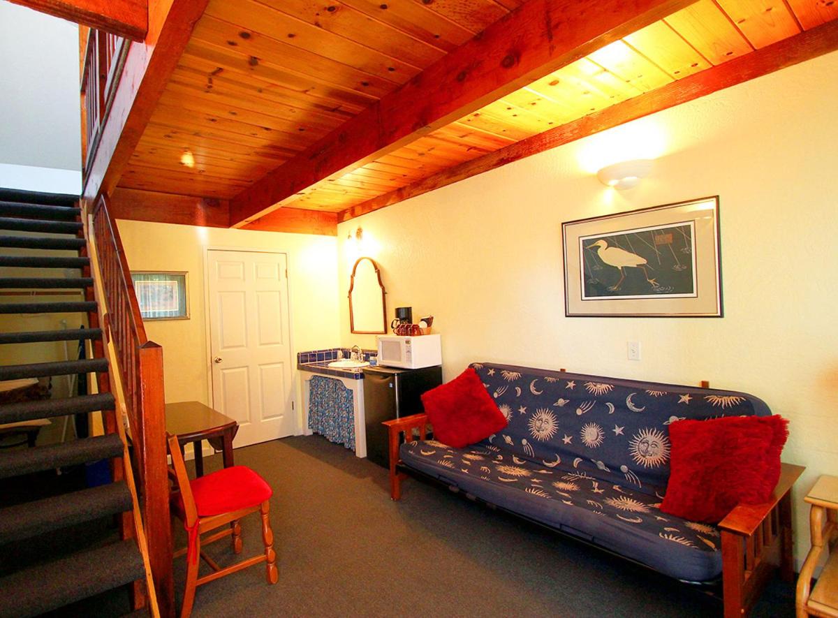 Harbor Inn
